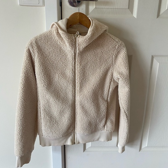 Uniqlo Jackets & Blazers - UNIQLO fluffy zip up jumper